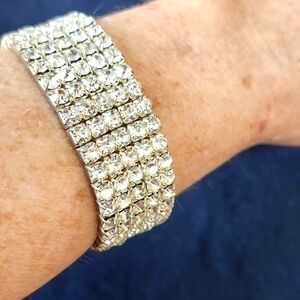 *2/15$* Vintage look rhinestone bracelet